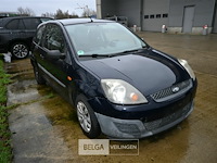 Personenauto ford fiesta - afbeelding 6 van  11