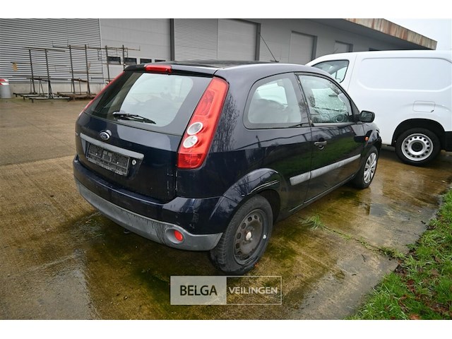 Personenauto ford fiesta - afbeelding 7 van  11