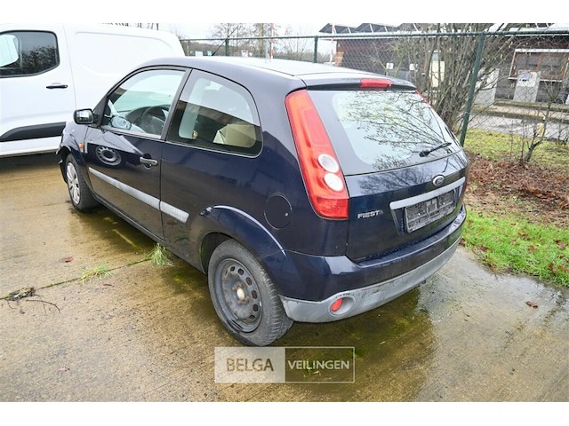 Personenauto ford fiesta - afbeelding 9 van  11