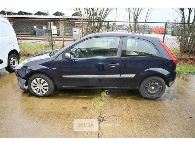 Personenauto ford fiesta - afbeelding 10 van  11
