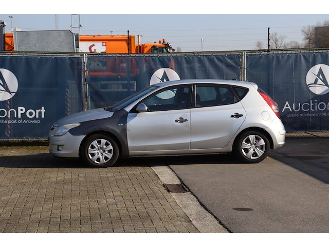 Personenauto hyundai i30 benzine 109pk 2008 (marge) - afbeelding 1 van  1