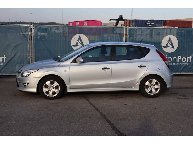 Personenauto hyundai i30 benzine 109pk 2011 (marge) - afbeelding 1 van  1