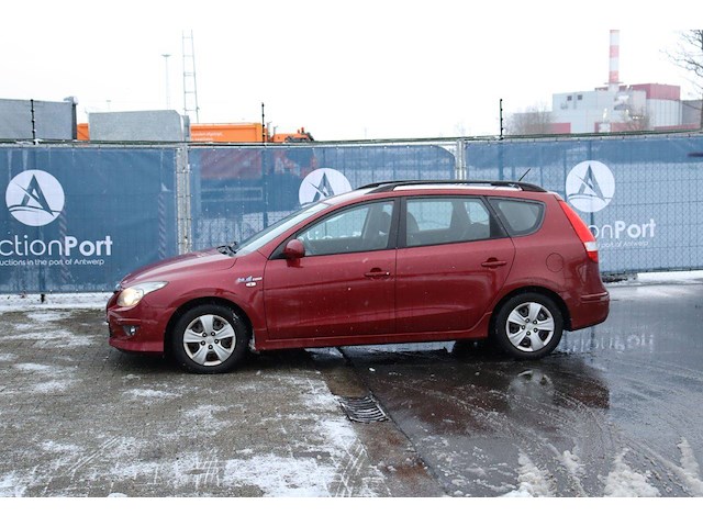 Personenauto hyundai i30 cw blue drive diesel 128pk 2011 (marge) - afbeelding 1 van  1