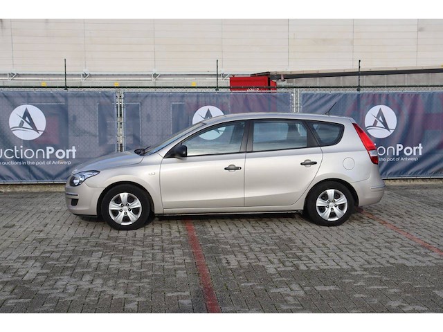Personenauto hyundai i30cw benzine 109pk 2010 (marge) - afbeelding 1 van  1