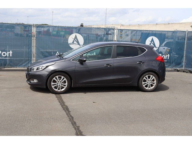 Personenauto kia ceed benzine 100pk 2015 (marge) - afbeelding 1 van  1
