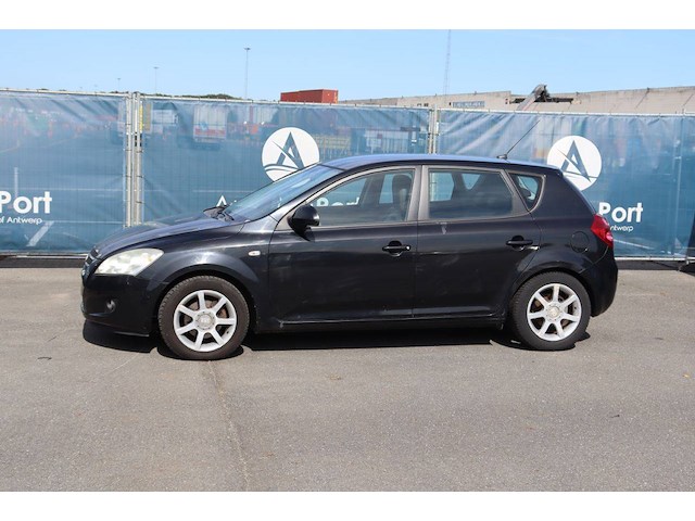 Personenauto kia cee'd benzine 115pk 2008 (marge) - afbeelding 1 van  1