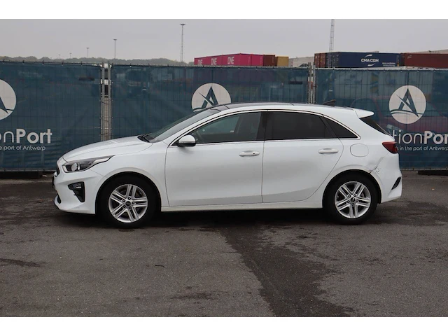 Personenauto kia cee'd benzine 140pk 2019 (marge) - afbeelding 1 van  1