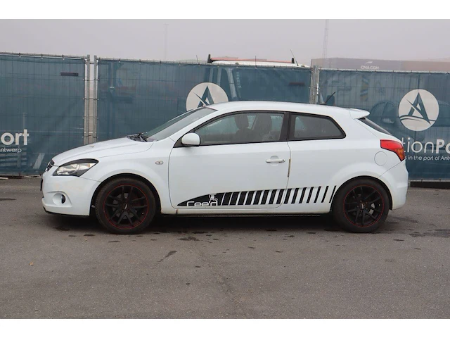 Personenauto kia cee'd benzine 90pk 2011 (marge) - afbeelding 1 van  1