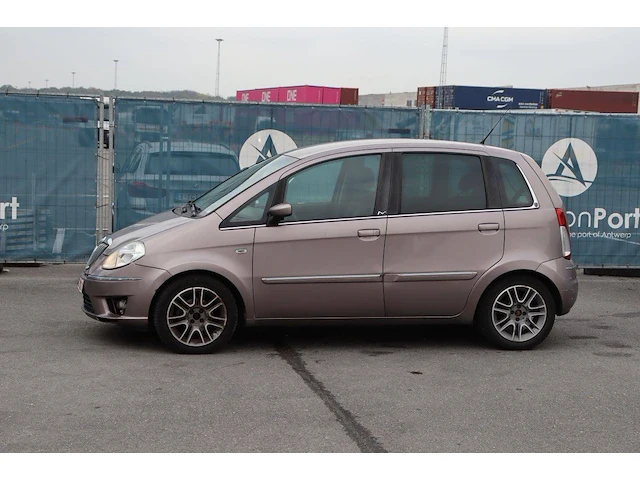 Personenauto lancia musa benzine 95pk 2008 (marge) - afbeelding 1 van  1