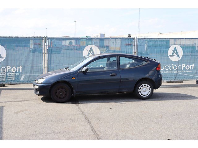 Personenauto mazda 323 benzine 84pk 1996 (marge) - afbeelding 1 van  1