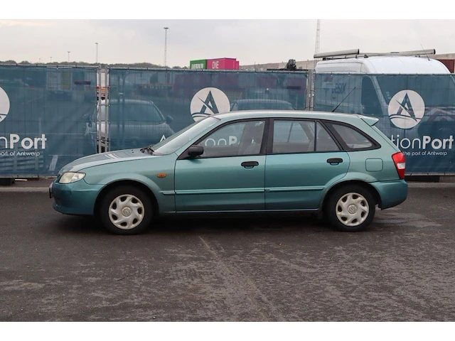 Personenauto mazda 323f benzine 105pk 2002 (marge) - afbeelding 1 van  1