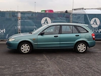 Personenauto mazda 323f benzine 105pk 2002 (marge)