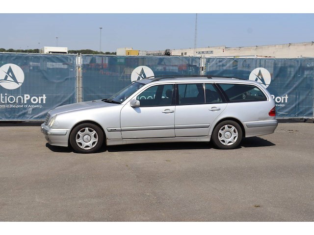 Personenauto mercedes-benz e220 diesel 215pk 2002 - afbeelding 1 van  1