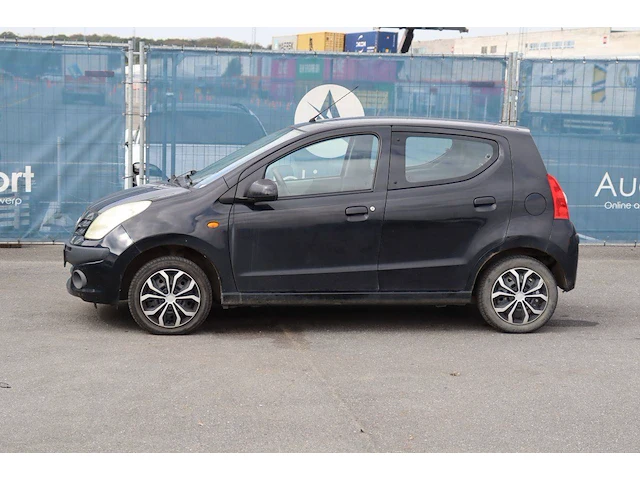 Personenauto nissan pixo benzine 68pk 2010 (marge) - afbeelding 1 van  1