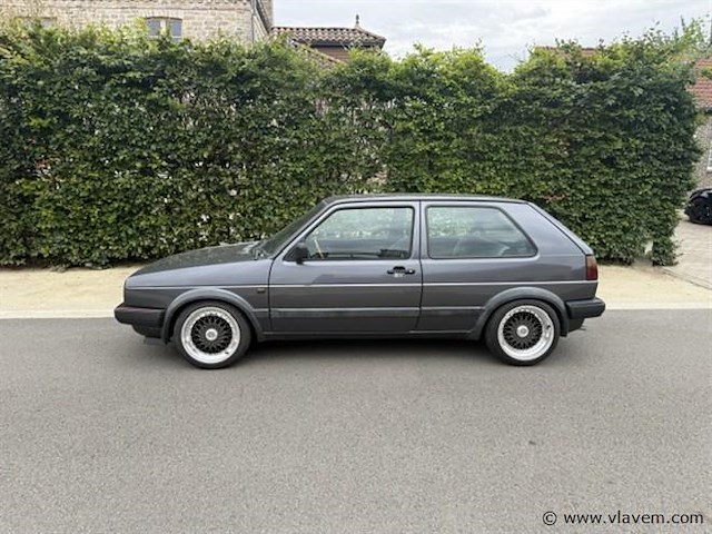 Personenauto oldtimer - afbeelding 6 van  12