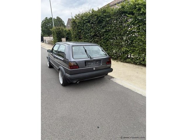 Personenauto oldtimer - afbeelding 7 van  12