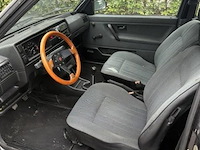 Personenauto oldtimer - afbeelding 9 van  12