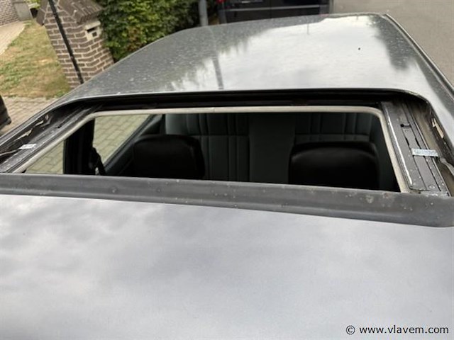 Personenauto oldtimer - afbeelding 11 van  12