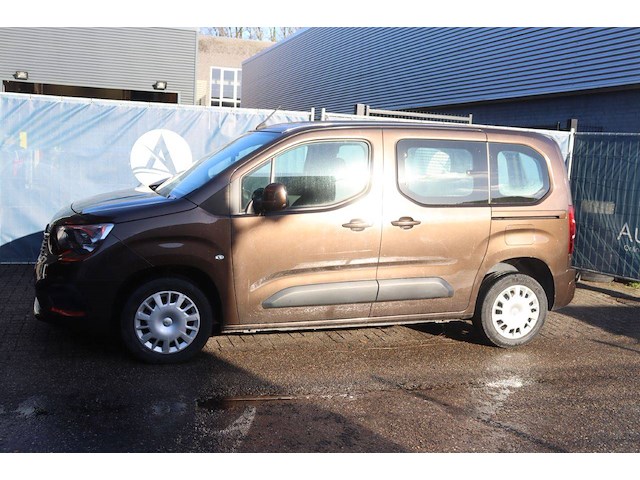 Personenauto opel combo benzine 2021 (marge) - afbeelding 1 van  1