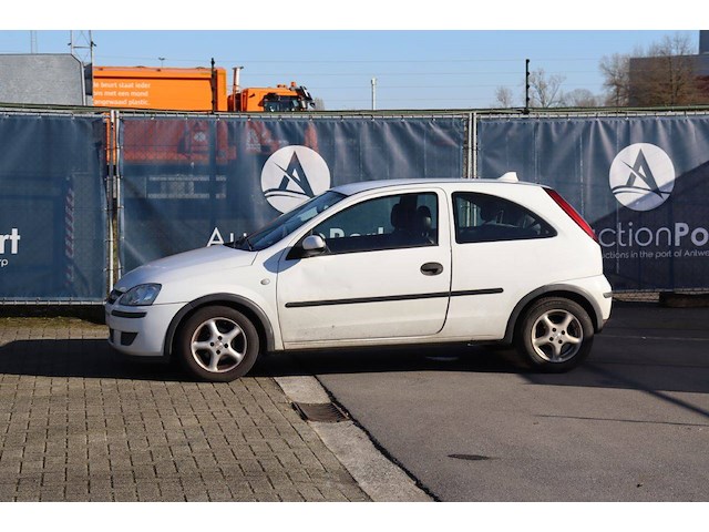 Personenauto opel corsa benzine 60pk 2004 (marge) - afbeelding 1 van  1