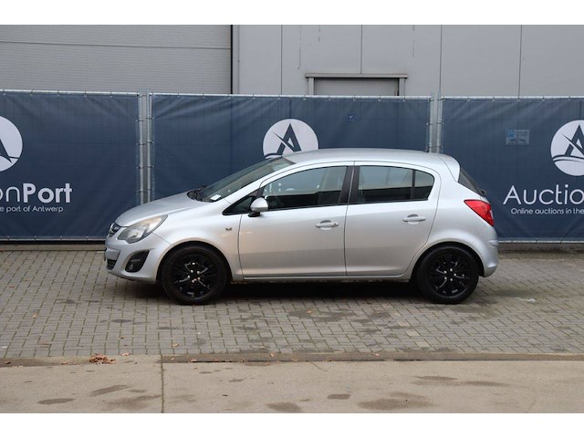 Personenauto opel corsa benzine - afbeelding 1 van  1
