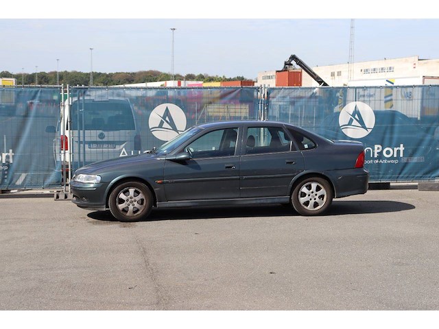 Personenauto opel vectra benzine 140pk 2002 (marge) - afbeelding 1 van  1