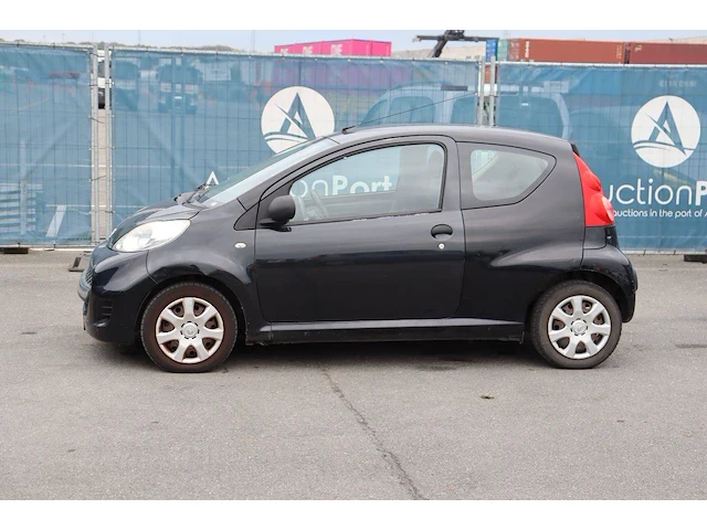 Personenauto peugeot 107 benzine 68pk 2010 (marge) - afbeelding 1 van  1
