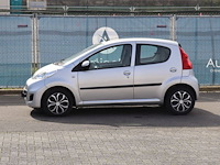 Personenauto peugeot 107 benzine 68pk 2011 (marge)