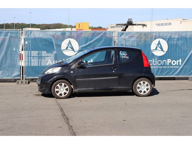 Personenauto peugeot 107 benzine 68pk 2011 (marge) - afbeelding 1 van  1