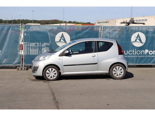 Personenauto peugeot 107 benzine 68pk 2013 (marge) - afbeelding 1 van  1