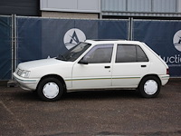 Personenauto peugeot 205 benzine - afbeelding 1 van  1