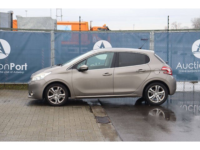 Personenauto peugeot 208 benzine 120pk 2014 (marge) - afbeelding 1 van  1