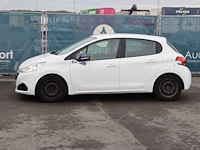 Personenauto peugeot 208 benzine 68pk 2017 (marge)