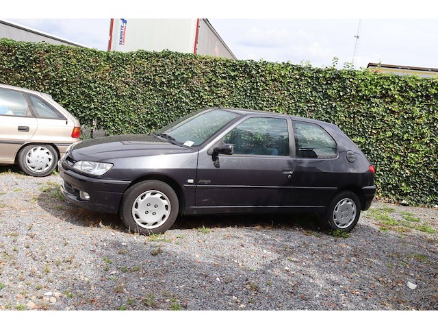 Personenauto peugeot 306 benzine (marge) - afbeelding 1 van  1