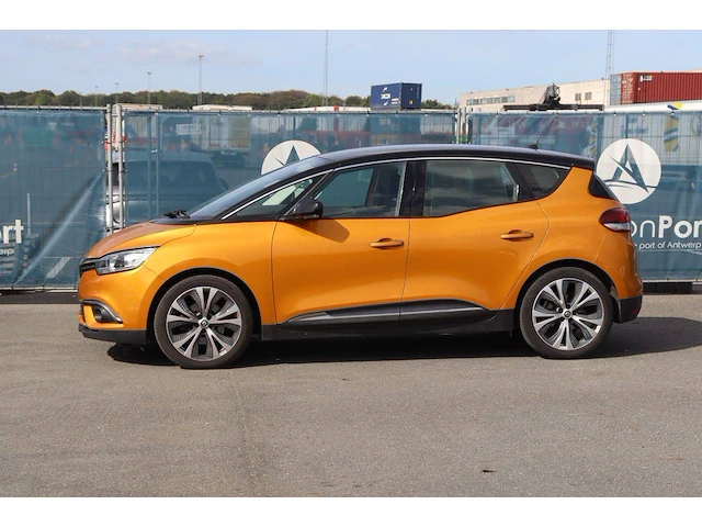 Personenauto renault scenic 1.2 benzine 116pk 2017 (marge) - afbeelding 1 van  1