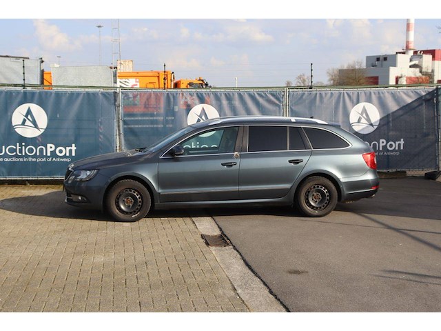 Personenauto skoda superb benzine 160pk 2015 (marge) - afbeelding 1 van  1