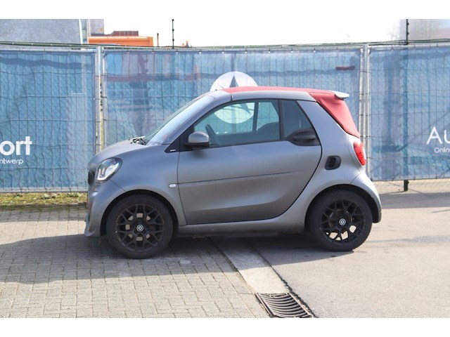 Personenauto smart fortwo cabrio benzine 90pk 2019 (marge) - afbeelding 1 van  1