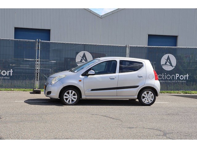 Personenauto suzuki alto benzine 68pk 2010 - afbeelding 1 van  1