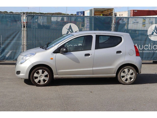Personenauto suzuki alto benzine 68pk 2011 (marge) - afbeelding 1 van  1