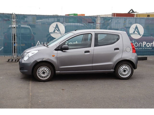 Personenauto suzuki alto benzine 68pk 2012 (marge) - afbeelding 1 van  1