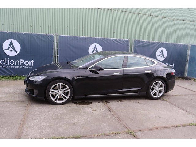 Personenauto tesla model s elektrisch 108pk 2016 - afbeelding 1 van  1