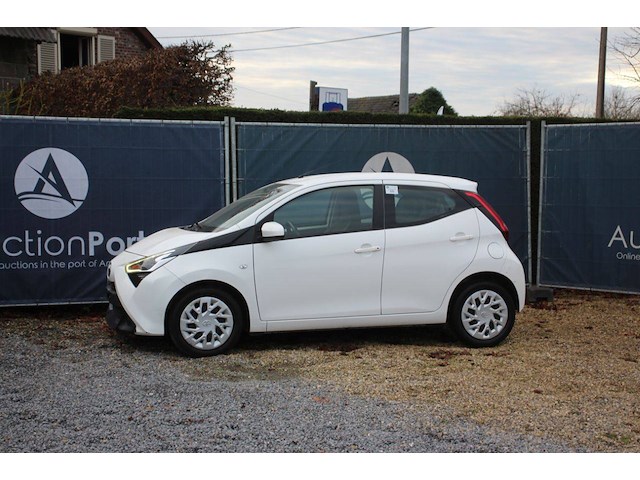 Personenauto toyota aygo benzine 2021 - afbeelding 1 van  1