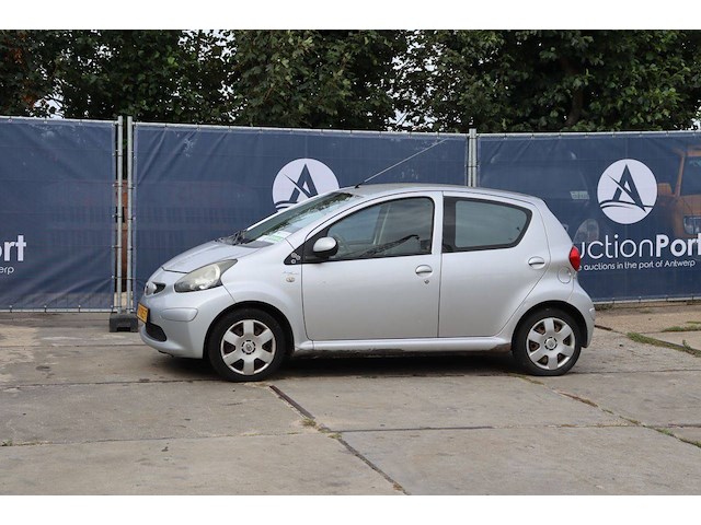 Personenauto toyota aygo benzine 68pk 2006 - afbeelding 1 van  1