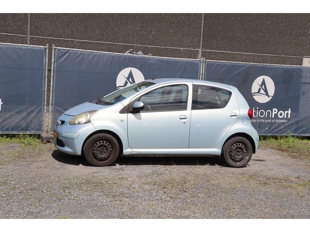 Personenauto toyota aygo benzine 68pk 2007 - afbeelding 1 van  1