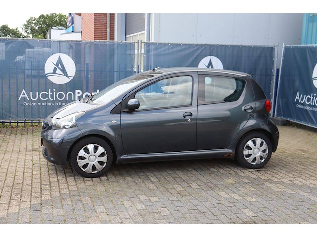 Personenauto toyota aygo benzine 68pk 2007 - afbeelding 1 van  1
