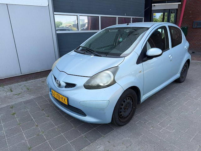 Personenauto toyota aygo benzine 68pk 2007 - afbeelding 1 van  1