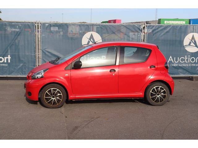 Personenauto toyota aygo benzine 68pk 2010 (marge) - afbeelding 1 van  1