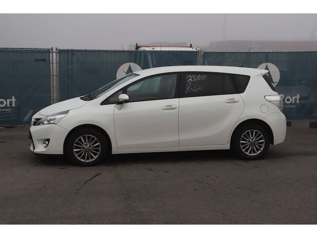 Personenauto toyota verso benzine 132pk 2016 (marge) - afbeelding 1 van  1