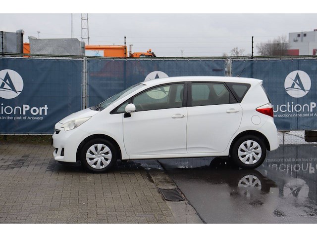 Personenauto toyota versos benzine 99pk 2013 (marge) - afbeelding 1 van  1