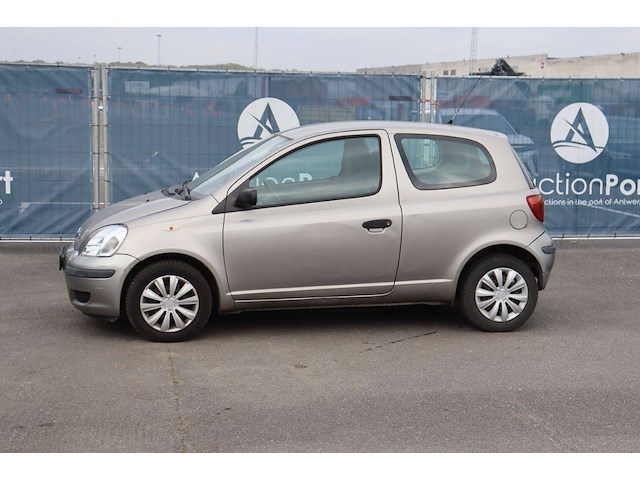 Personenauto toyota yaris benzine 69pk 2004 (marge) - afbeelding 1 van  1